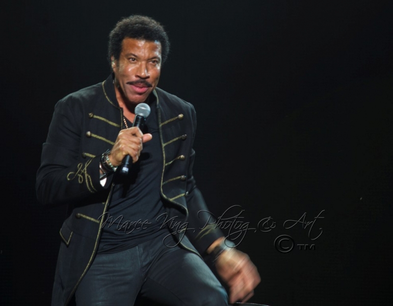 Lionel Ritchie LIVE Perth 02 Mar 2014 by Maree King  (2)