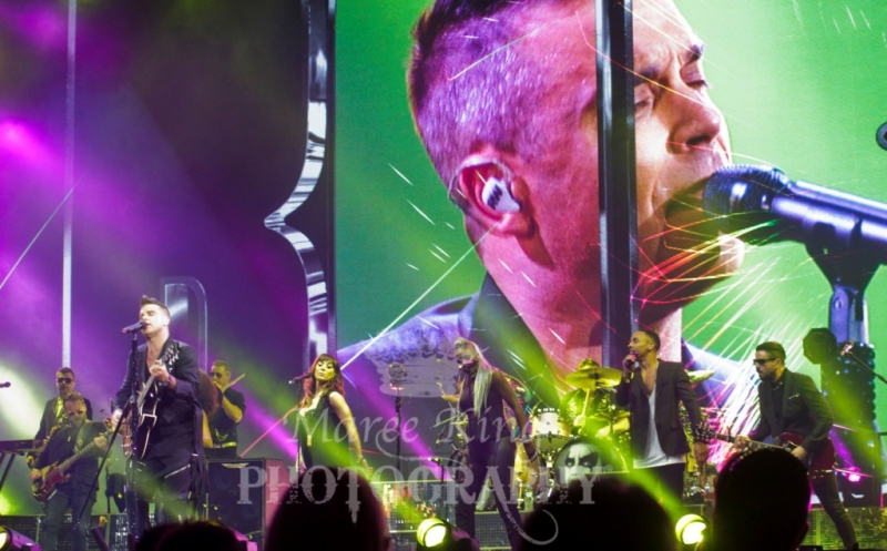 Robbie Williams live in Perth 9 Oct 2015  (32)