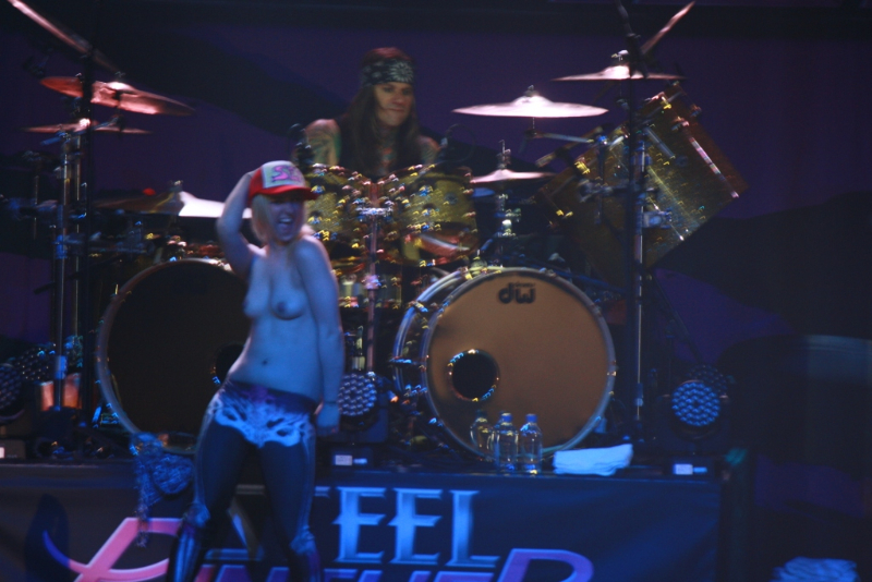 steel-panther-melbourne-09-07-2012-6